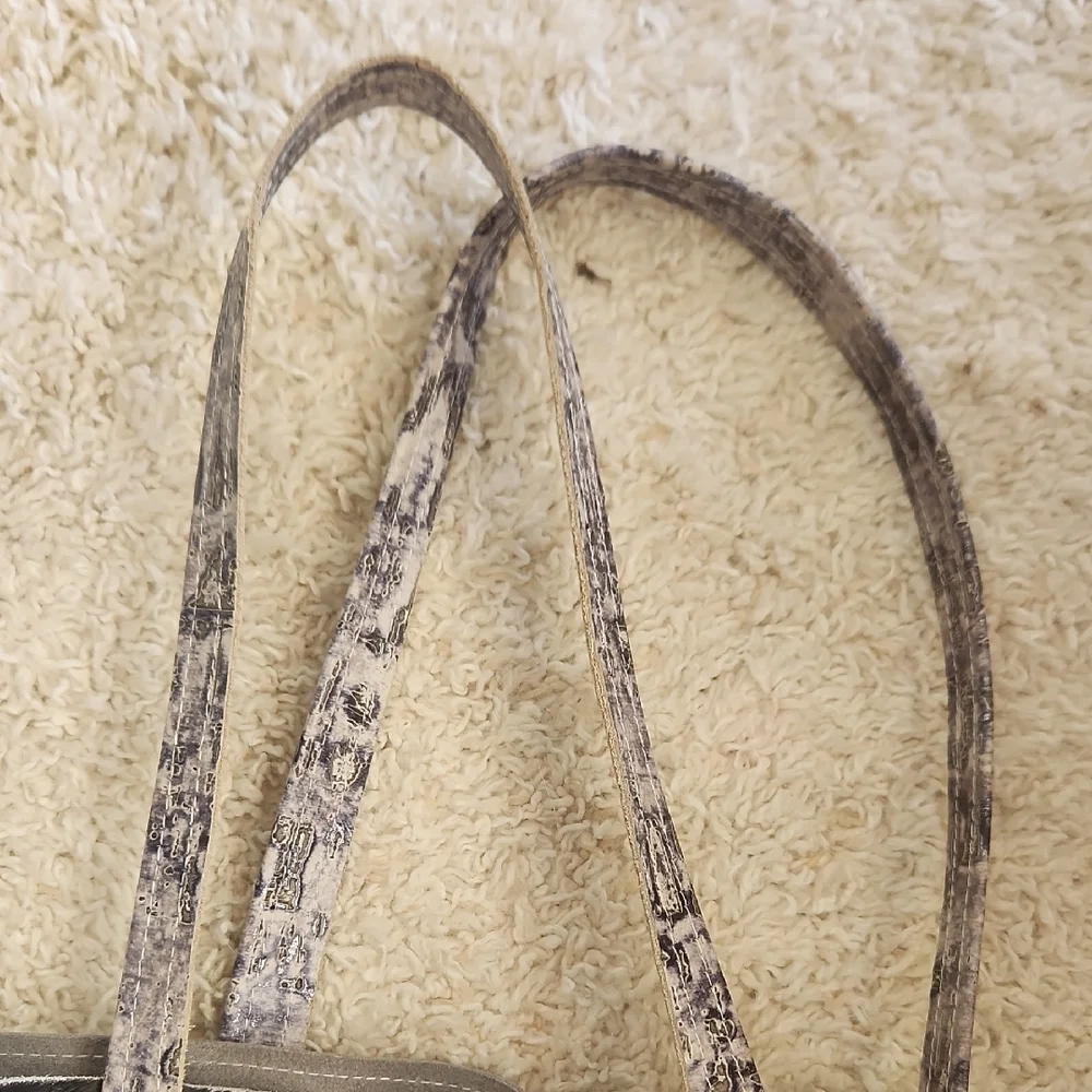 Elegant Black and White Fringe Tote - Picture 5 of 6